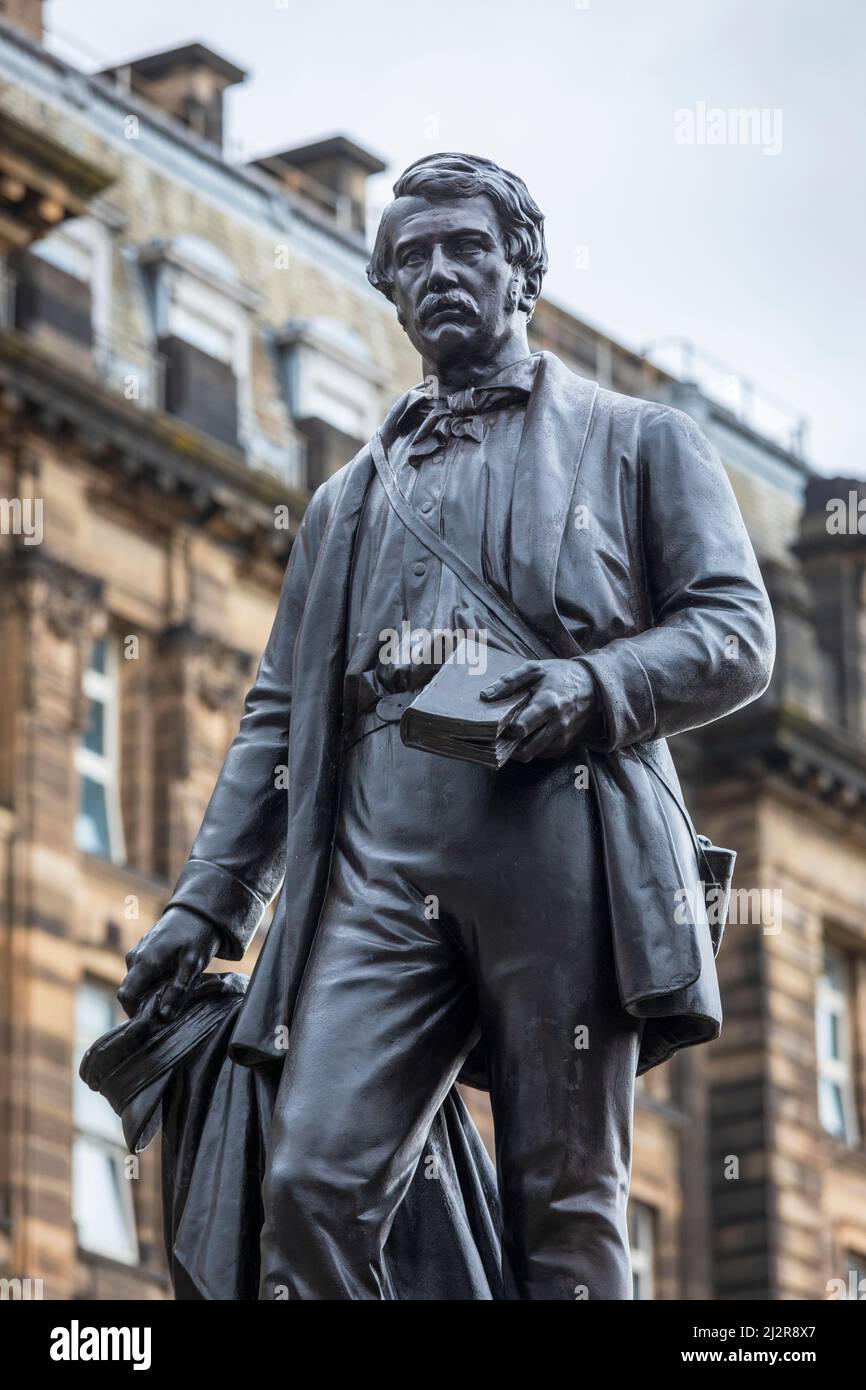 Statue de l'explorateur écossais DAVID LIVINGSTONE érigée à l'extérieur de la cathédrale de Glasgow et de l'infirmerie royale, High Street, Glasgow, Écosse, Royaume-Uni Banque D'Images