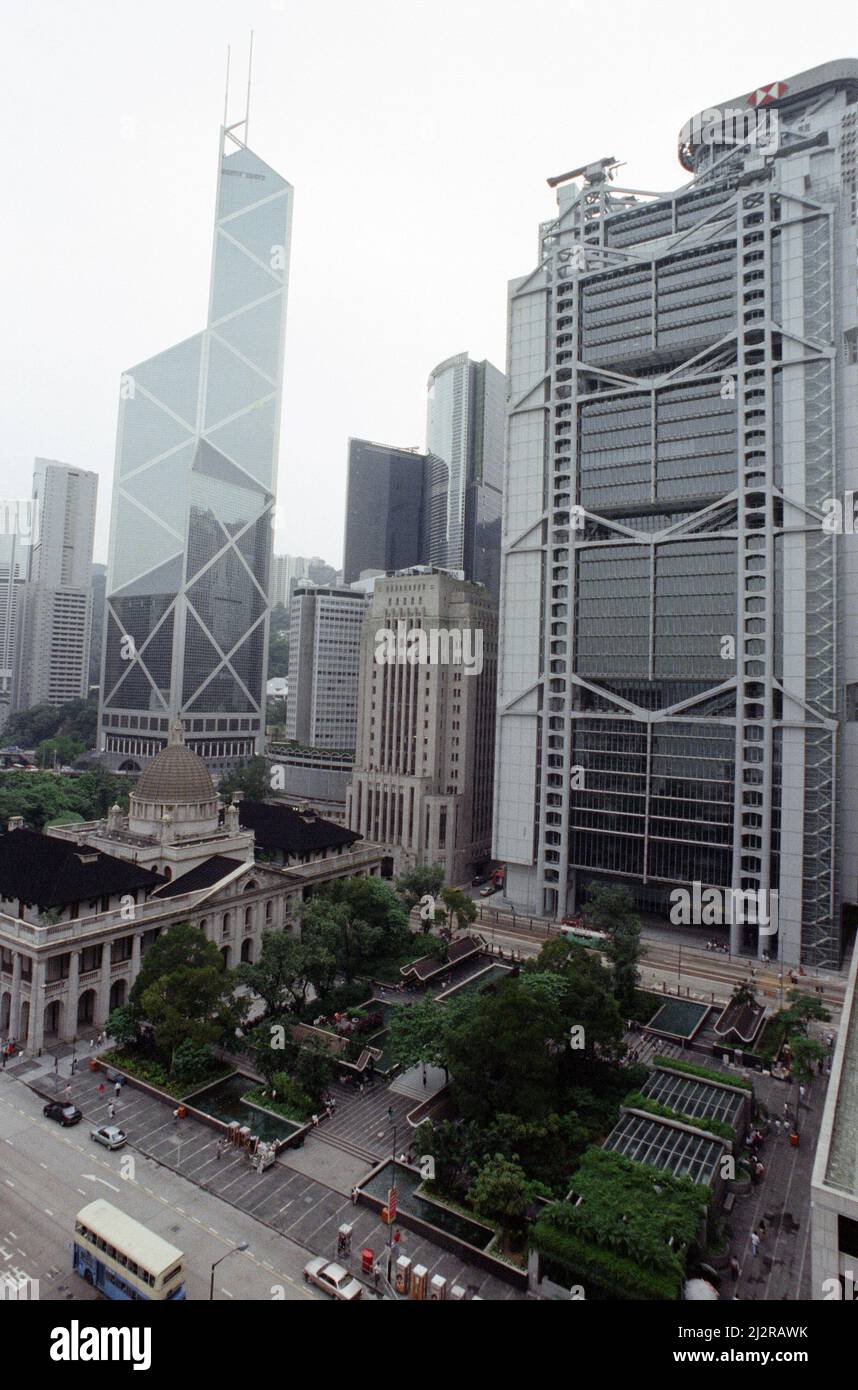 À Hong Kong, en tant qu'ancien politicien conservateur Chris Patten, qui a perdu son siège à Bath lors de l'élection générale de 1992, occupe son poste de gouverneur de Hong Kong en 28th. Vue générale des gratte-ciels du centre de Hong Kong, y compris la tour Bonk de Chine dans le quartier financier. 9th juillet 1992. Banque D'Images