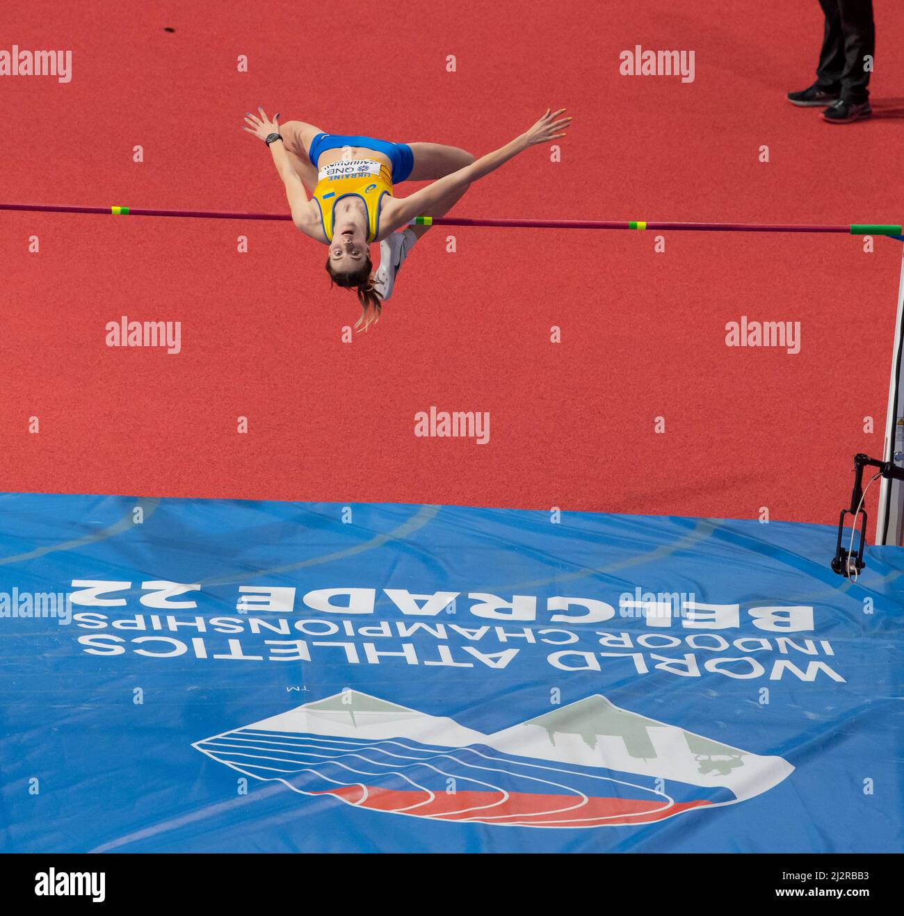 Yaroslava Mahuchikh UKR en compétition pour le saut en hauteur féminin le deuxième jour des Championnats du monde d'athlétisme en salle Belgrade 2022 à l'Arena de Belgrade sur M. Banque D'Images