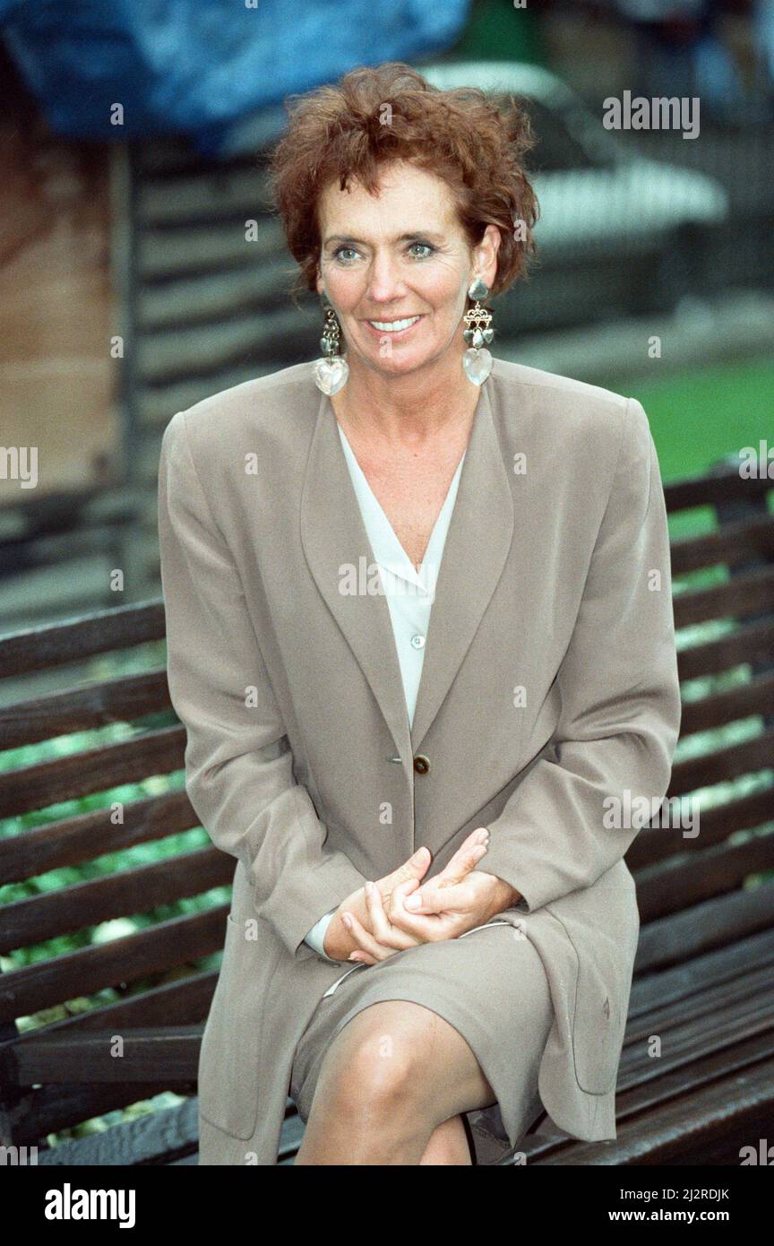 Sue Johnston assiste à un photocall pour la série ITV 'Medics'. 12th mars 1992. Banque D'Images