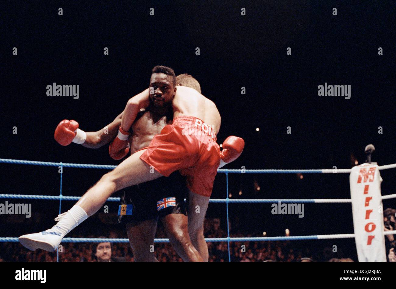 WBC super-midlewhuit titre, Nigel Benn vs Nicky Piper. Alexandra Pavilion,  Londres, Angleterre.Benn a remporté le match de 11th de TKO pour conserver  sa ceinture GB super-midlewhuit. 11th décembre 1992 Photo Stock -