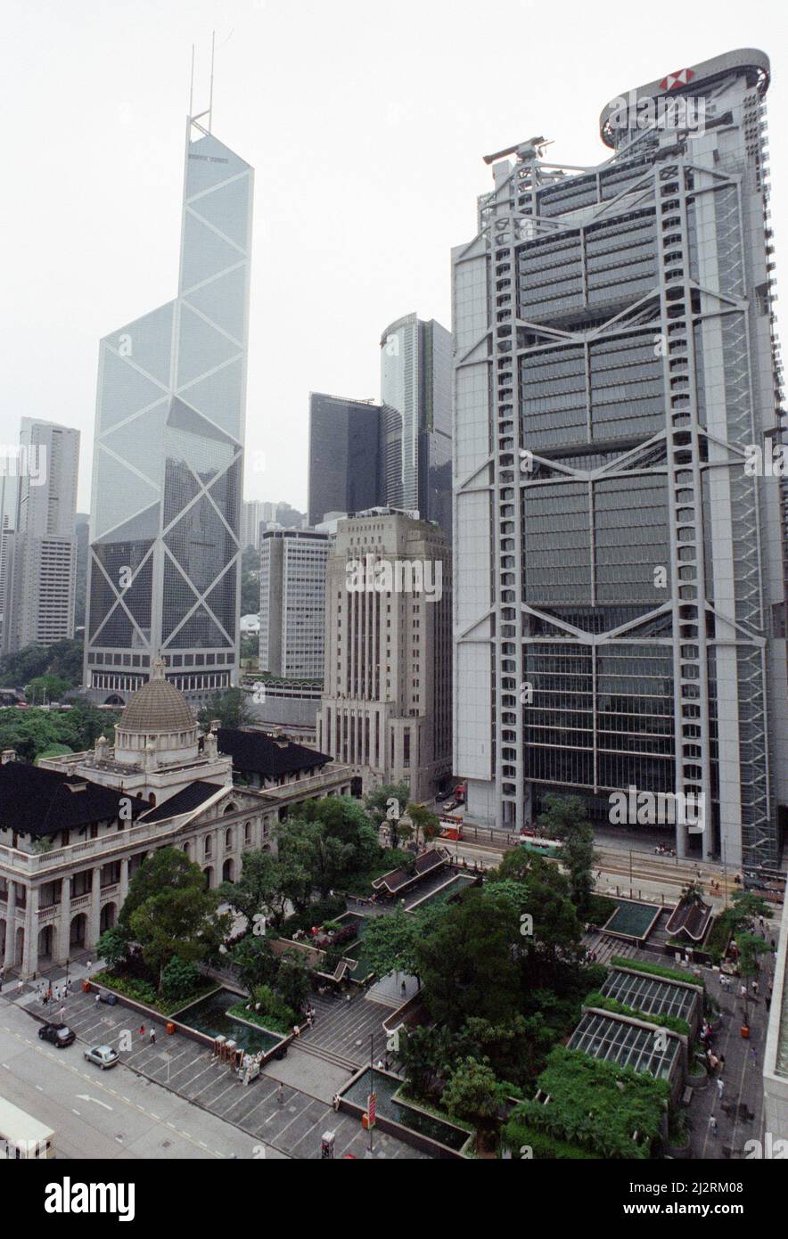À Hong Kong, en tant qu'ancien politicien conservateur Chris Patten, qui a perdu son siège à Bath lors de l'élection générale de 1992, occupe son poste de gouverneur de Hong Kong en 28th. Vue générale des gratte-ciels du centre de Hong Kong, y compris la tour Bonk de Chine dans le quartier financier. 9th juillet 1992. Banque D'Images