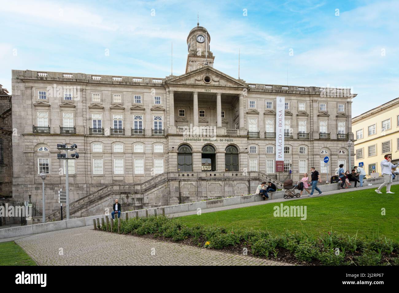 Porto, Portugal. Mars 2022. Vue extérieure du bâtiment de la Bourse dans le centre-ville Banque D'Images