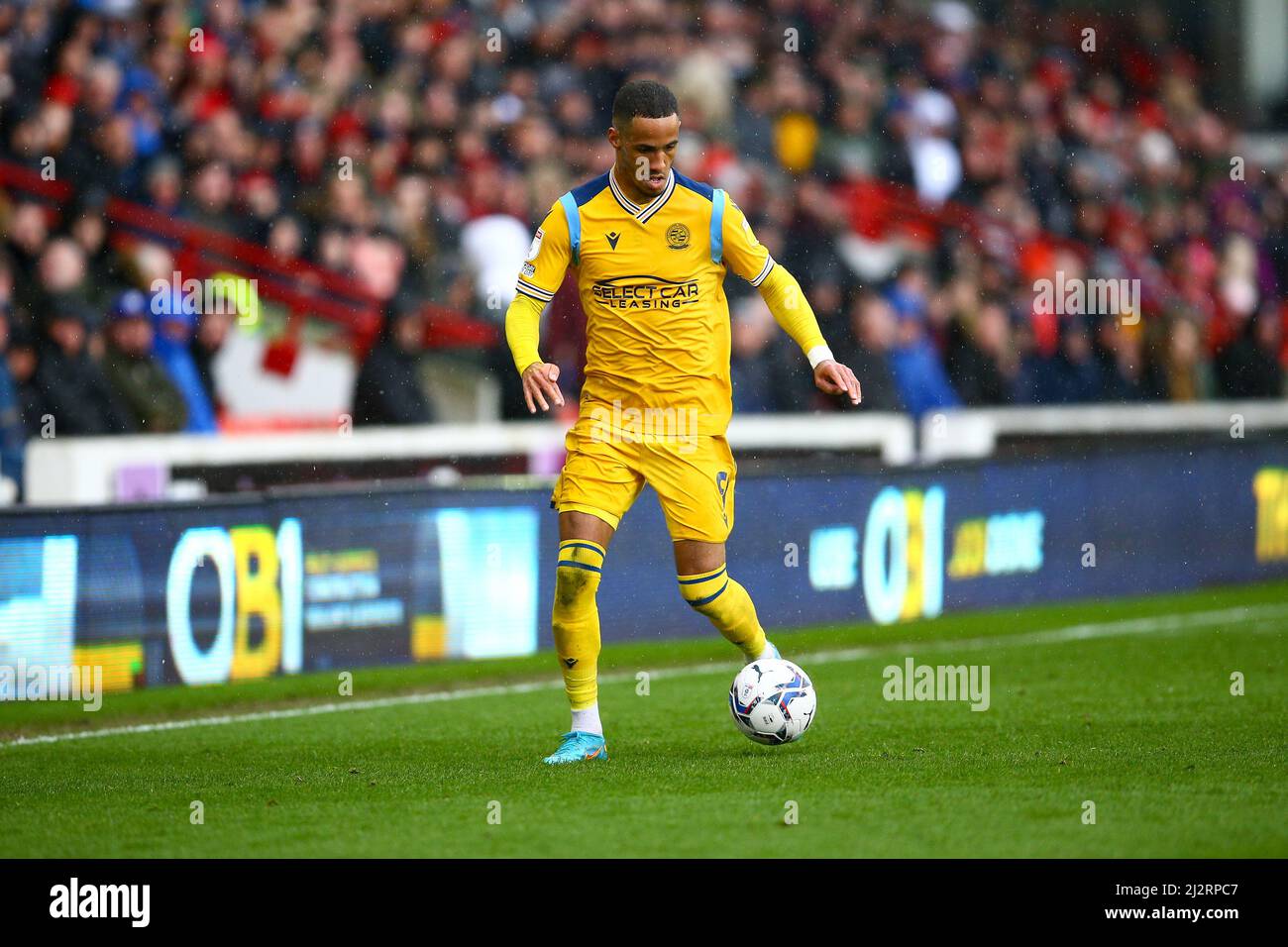 Oakwell, Barnsley, Angleterre - 2nd avril 2022 Tom Ince (9) de têtes de lecture pour but - pendant le jeu Barnsley v Reading, Sky Bet EFL Championship Banque D'Images