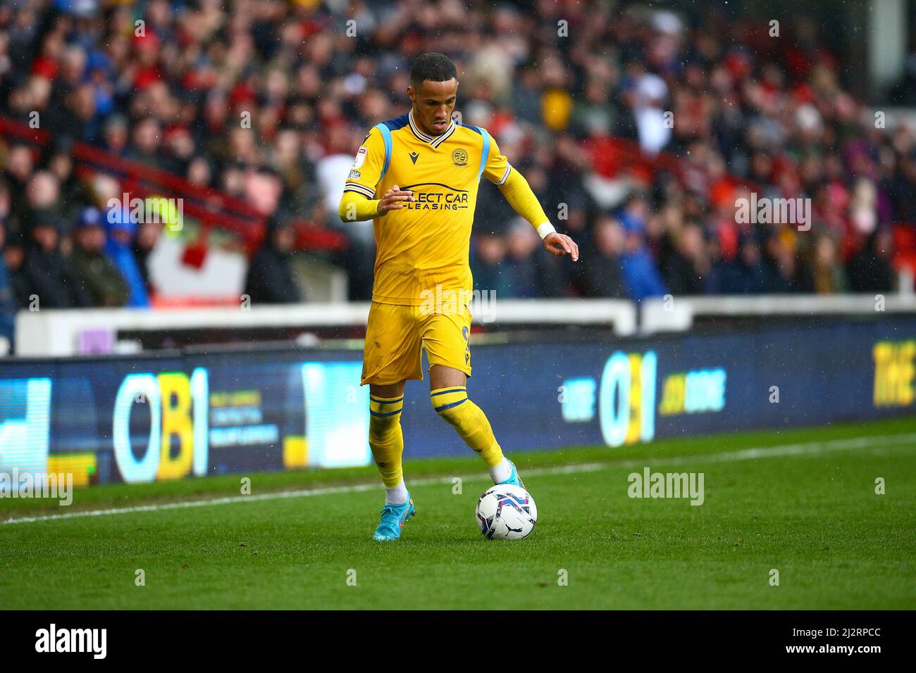 Oakwell, Barnsley, Angleterre - 2nd avril 2022 Tom Ince (9) de têtes de lecture pour but - pendant le jeu Barnsley v Reading, Sky Bet EFL Championship Banque D'Images