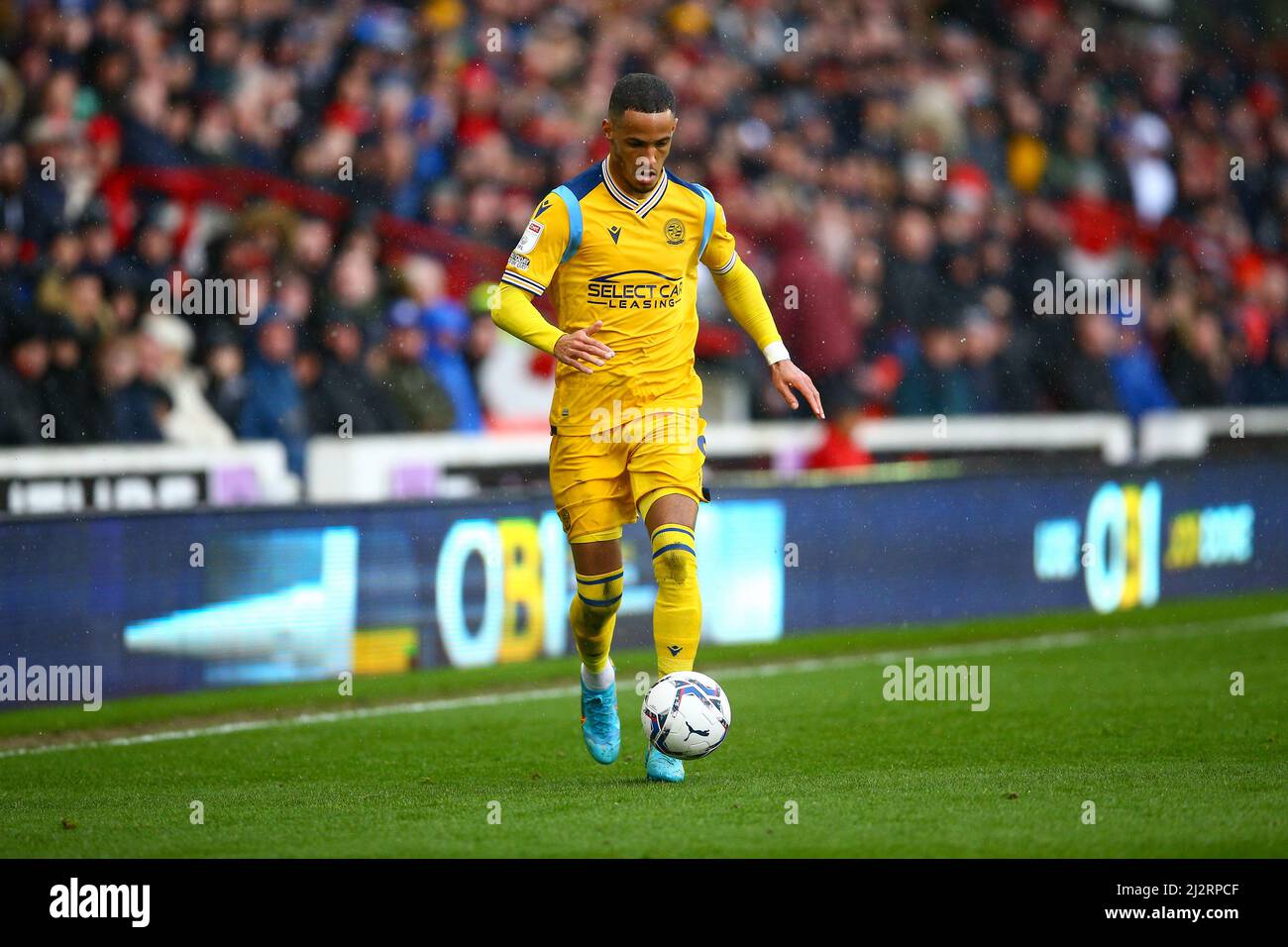 Oakwell, Barnsley, Angleterre - 2nd avril 2022 Tom Ince (9) de têtes de lecture pour but - pendant le jeu Barnsley v Reading, Sky Bet EFL Championship Banque D'Images
