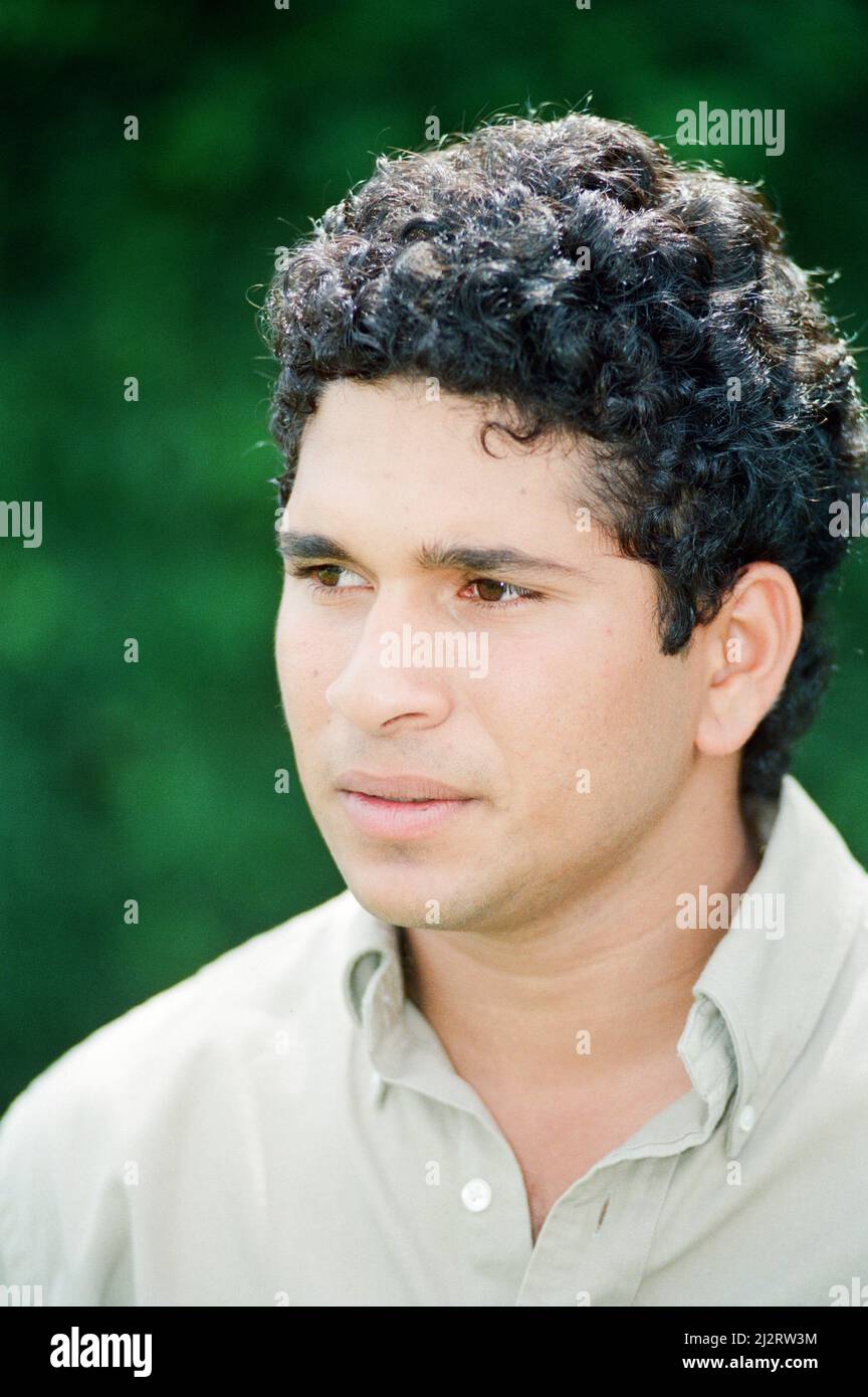 Sachin Tendulkar, première signature à l'étranger pour le Yorkshire County Cricket Club, photographié à Sheffield, le 16th juillet 1992. Banque D'Images