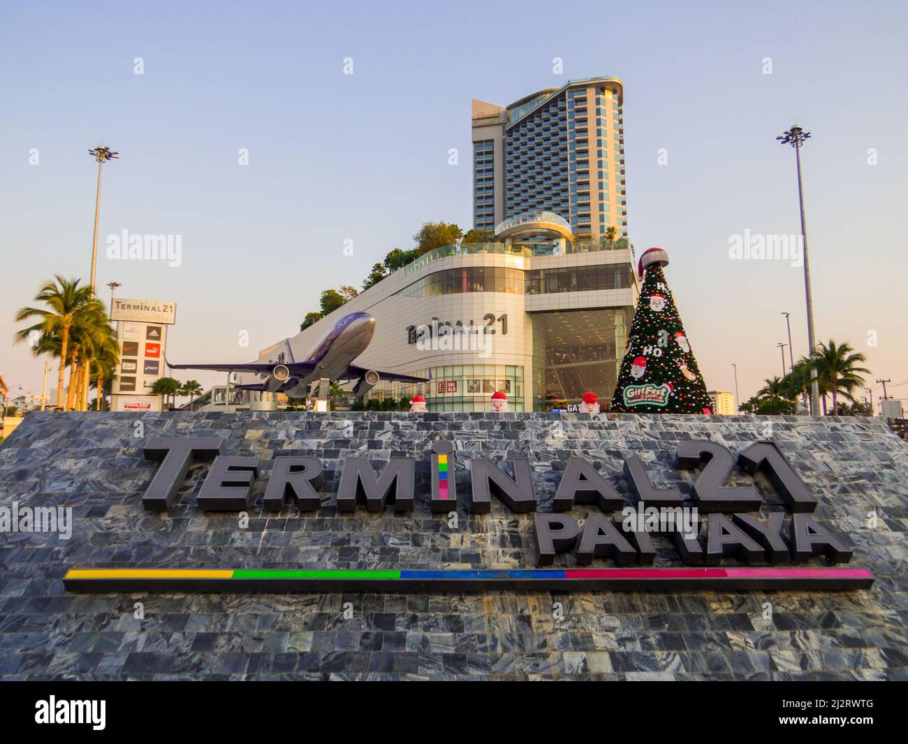 Pattaya, Thaïlande - 5 janvier 2020 : vue sur le nouveau centre commercial terminal 21. Banque D'Images
