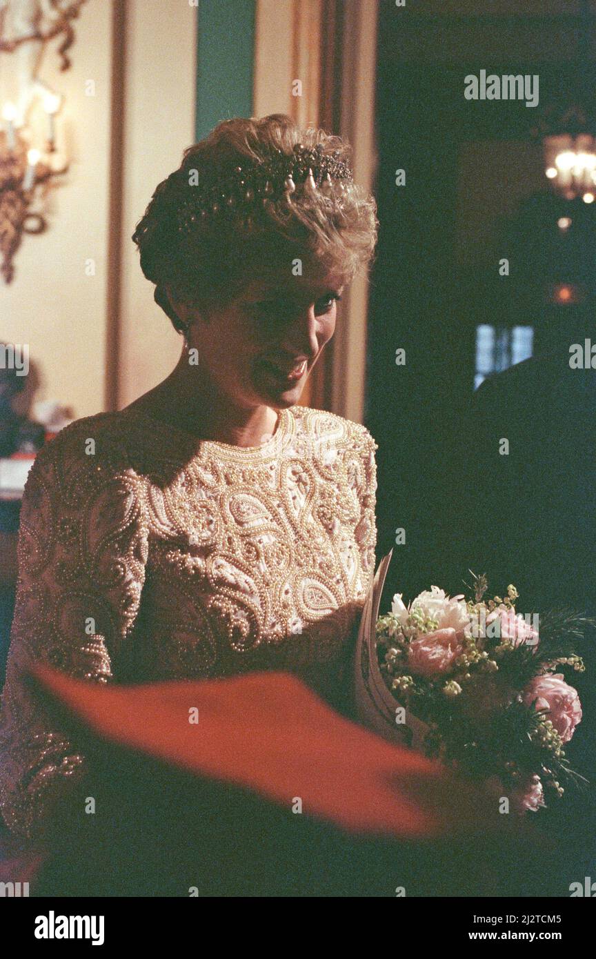 HRH la princesse de Galles, la princesse Diana, atCovent Garden, Londres, avril 1992. Photo prise le 9th avril 1992 Banque D'Images