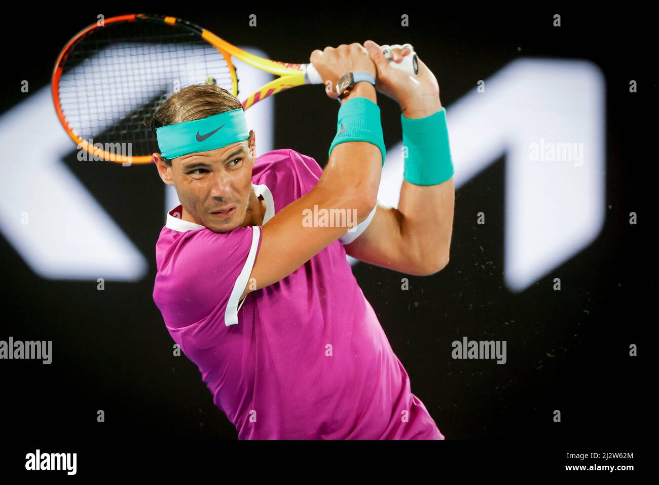 Joueur de tennis espagnol Rafael Nadal jouant à l'occasion d'un tournoi Open 2022 d'Australie, Melbourne Park, Melbourne, Victoria, Australie . Banque D'Images