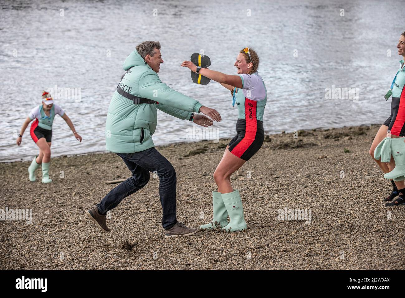 River Thames, Londres, Royaume-Uni. 3rd avril 2022. Caoimhe Dempsey de Cambridge célébrant à la fin de la course de bateau Oxford/Cambridge Gemini 76th WomenÕs 2022. Crédit : Jeff Gilbert/Alamy Live News Banque D'Images