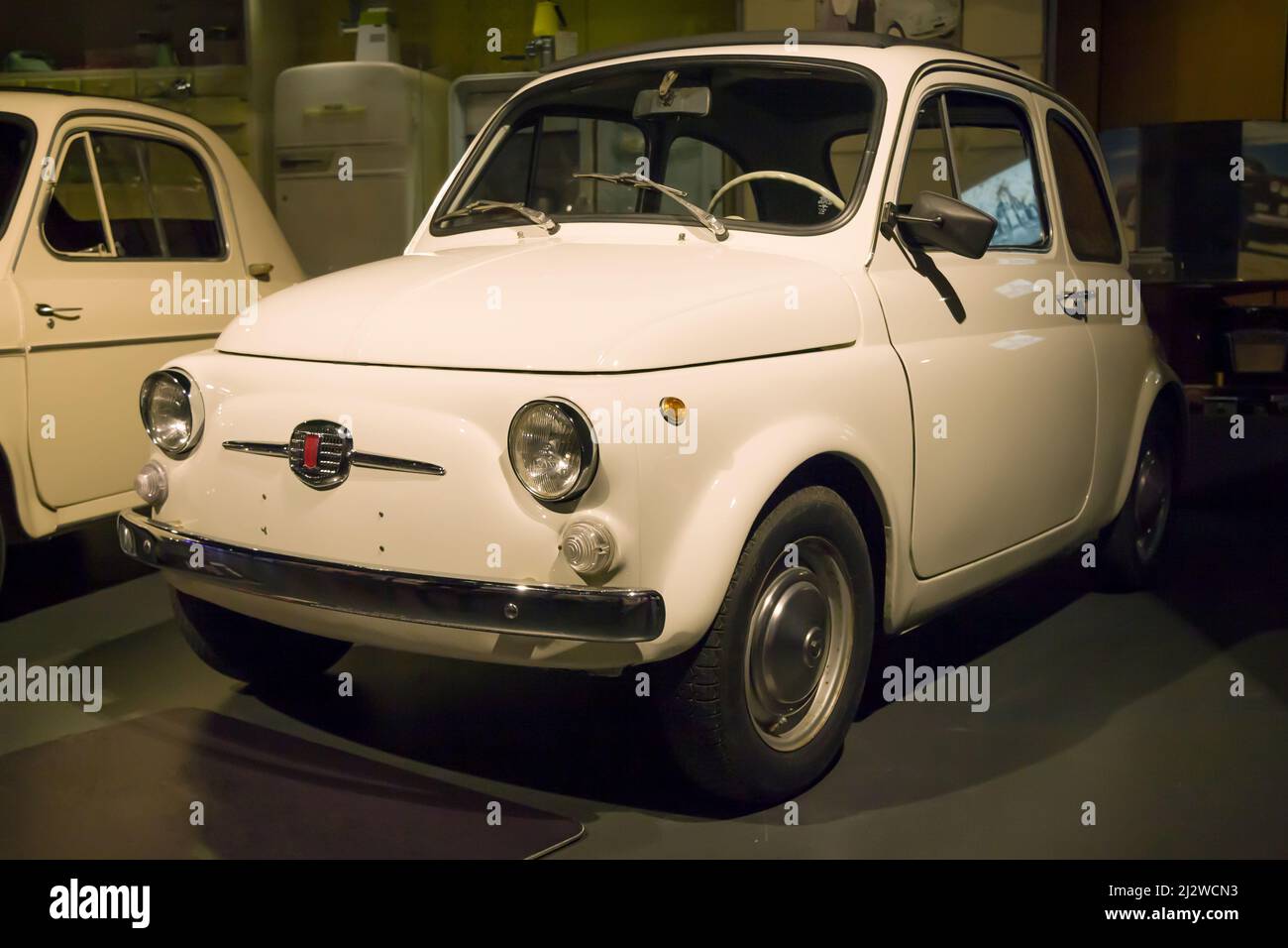 Turin, Italie - 14 août 2021: 1968 Fiat 500 F présentée au Musée national de l'automobile (MAUTO) à Turin, Italie. Banque D'Images