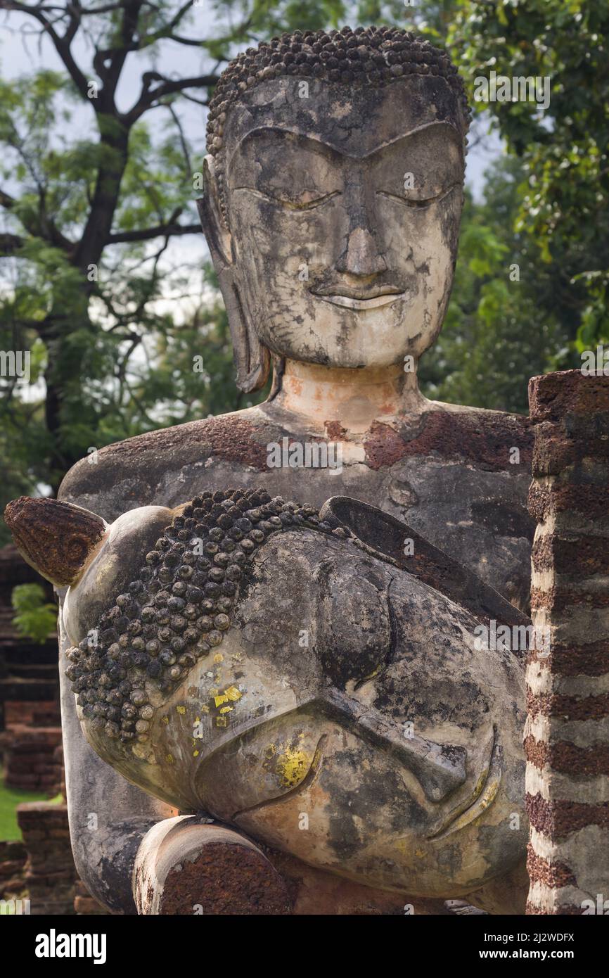 Statues de Bouddha antique à Wat Phra Kaeo, Kamphaeng Phet, Thaïlande. Banque D'Images