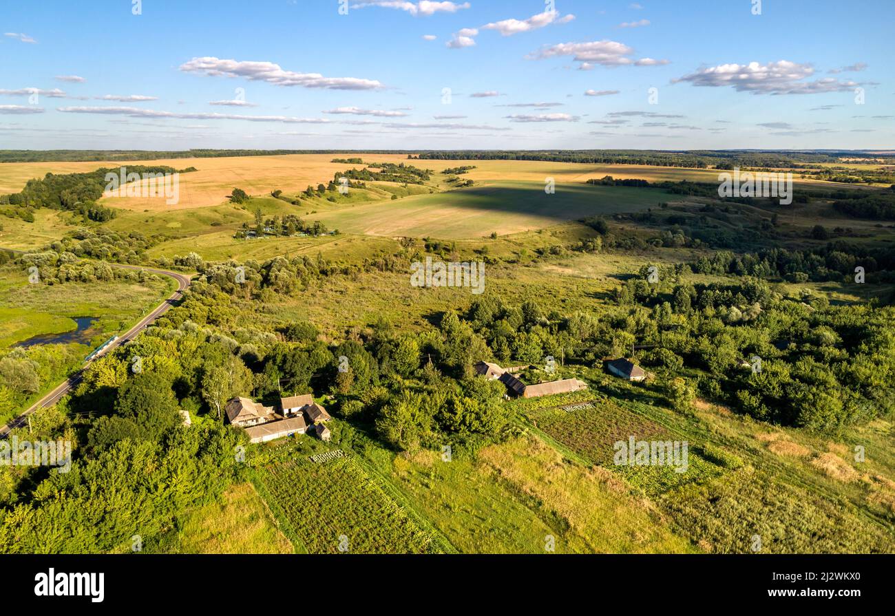 Paysage de l'Upland de Russie centrale. Village de Turayevka, région de Kursk, près de la frontière entre la Russie et l'Ukraine Banque D'Images