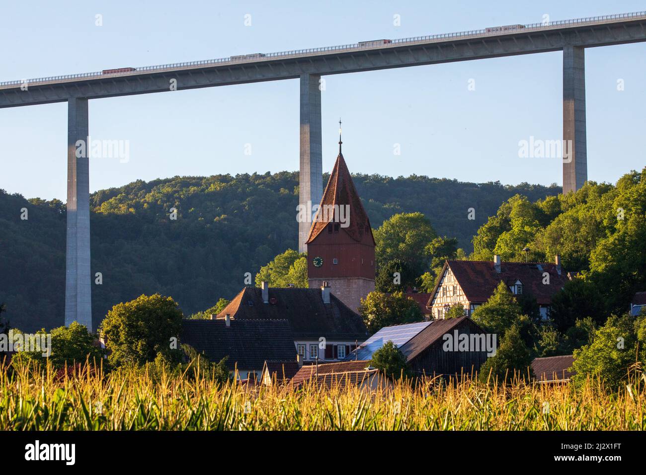 Kochertalbrücke, A6, pont autoroutier le plus haut d'Allemagne, traverse le Kocher près de Geislingen, autoroute allemande, Banque D'Images
