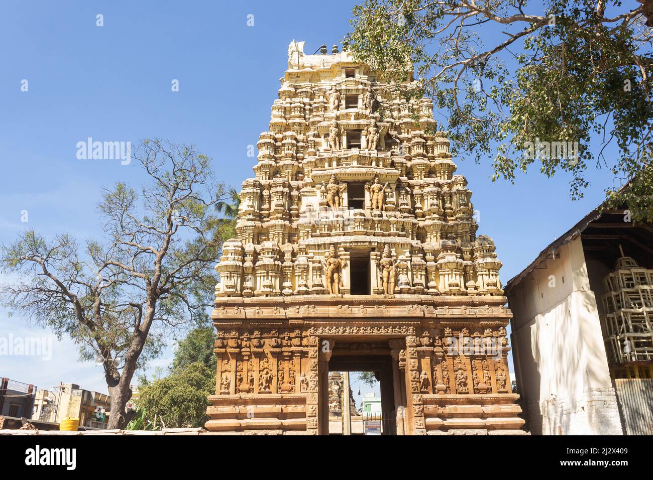 Porte d'entrée principale du temple de Lord Someshwara, c'est une construction de style Dravidien de l'époque Vijayanagara, 14th siècle, Kolar, Karnataka, Inde Banque D'Images