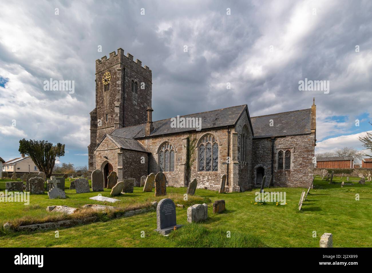 Église Saint-Matthieu dans le village de Coldridge, suspectée d'être le lieu de repos du roi Edward V, Coldridge, Devon, Angleterre. Printemps (avril) 2022 Banque D'Images