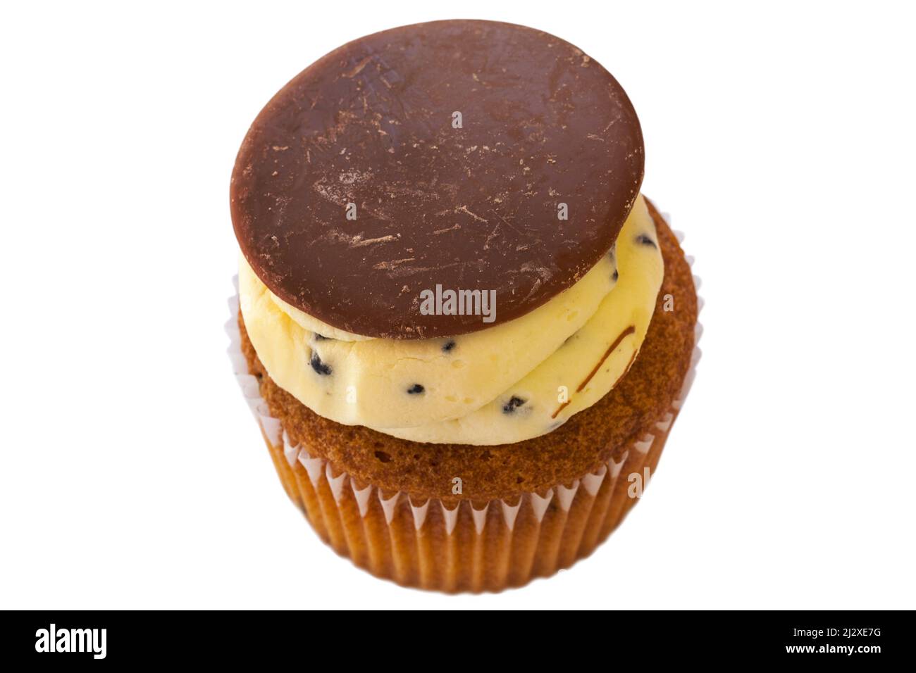 Biscakes, biscuit et cupcake, lait et biscuits de M&S isolés sur fond blanc Banque D'Images