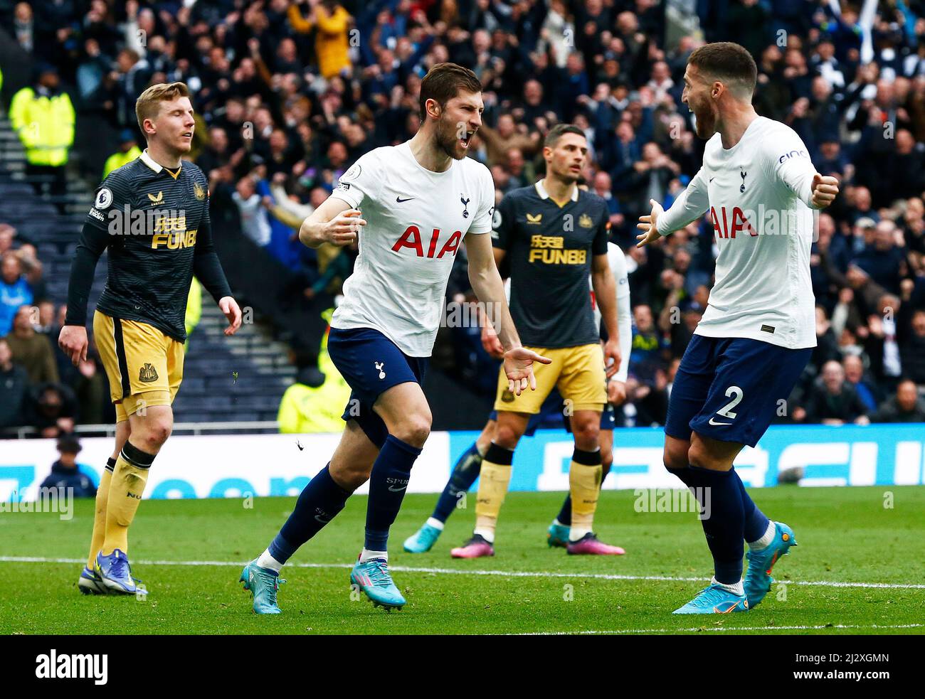 Londres, Angleterre - 03 AVRIL : Ben Davies, de Tottenham Hotspur, célèbre son but lors de la Premier League entre Tottenham Hotspur et Newcastle United A. Banque D'Images