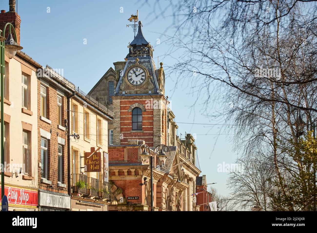 Crewe, Cheshire. Crewe Market Hall, classé grade II, à Memorial Square Banque D'Images