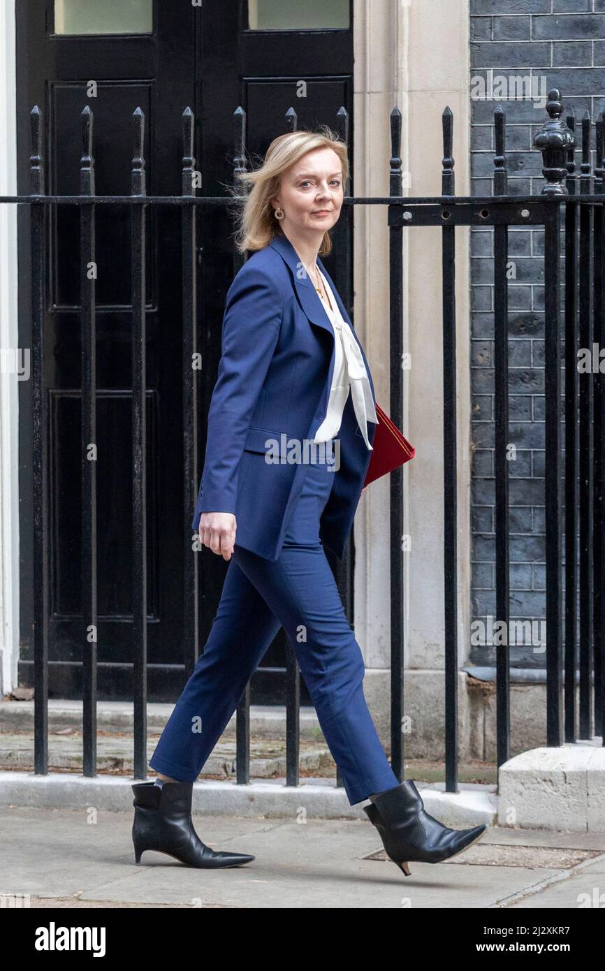 Elizabeth Truss, députée, secrétaire d'État aux Affaires étrangères, du Commonwealth et du développement, est vue au 10 Downing Street avant les réunions hebdomadaires du Cabinet Banque D'Images