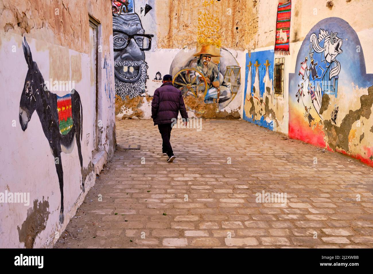 Tunisie, région Sud, gouvernorat de Medenine, île de Djerba, Houmt-Souk, peintures murales dans la vieille ville Banque D'Images