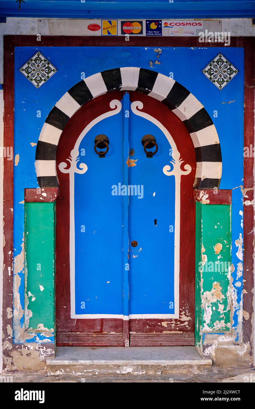 Tunisie, Hammamet, porte colorée dans la médina Banque D'Images