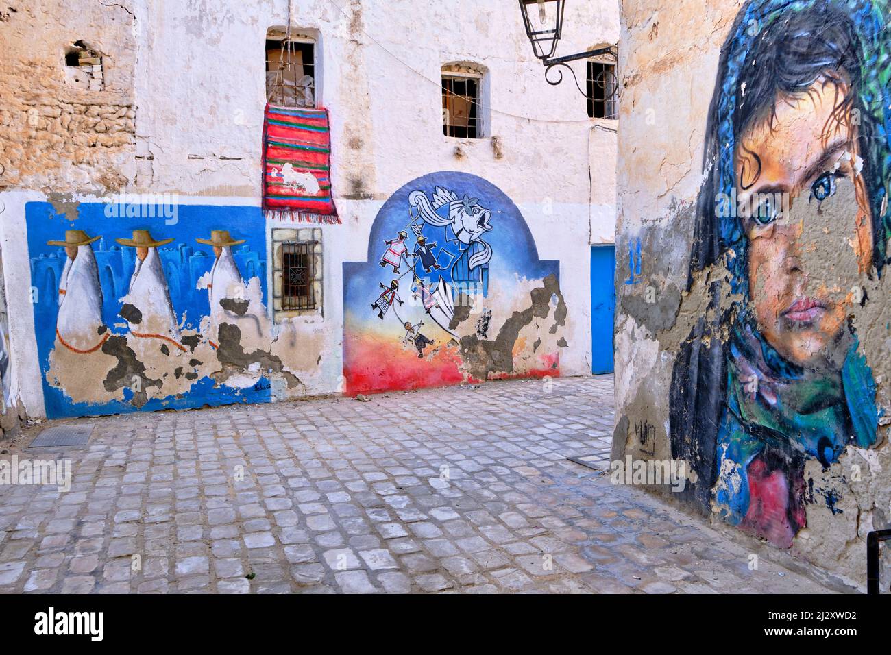 Tunisie, région Sud, gouvernorat de Medenine, île de Djerba, Houmt-Souk, peintures murales dans la vieille ville Banque D'Images