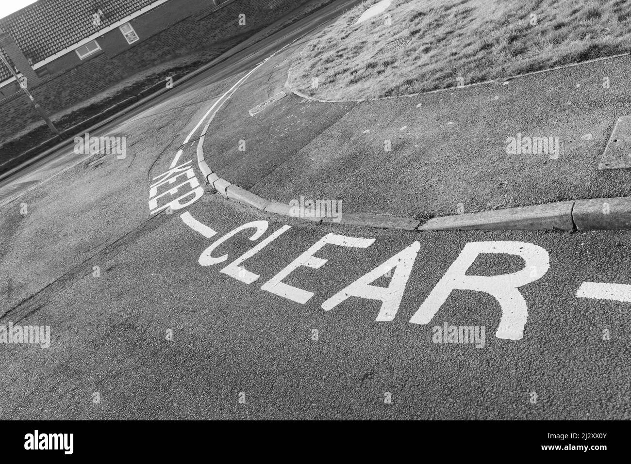 Pas d'attente, pas de stationnement, véhicules, autoriser l'accès, routes latérales, bloque les jonctions, garde à l'écart, garde à l'écart des obstructions, accès requis, juridiquement applicable Banque D'Images