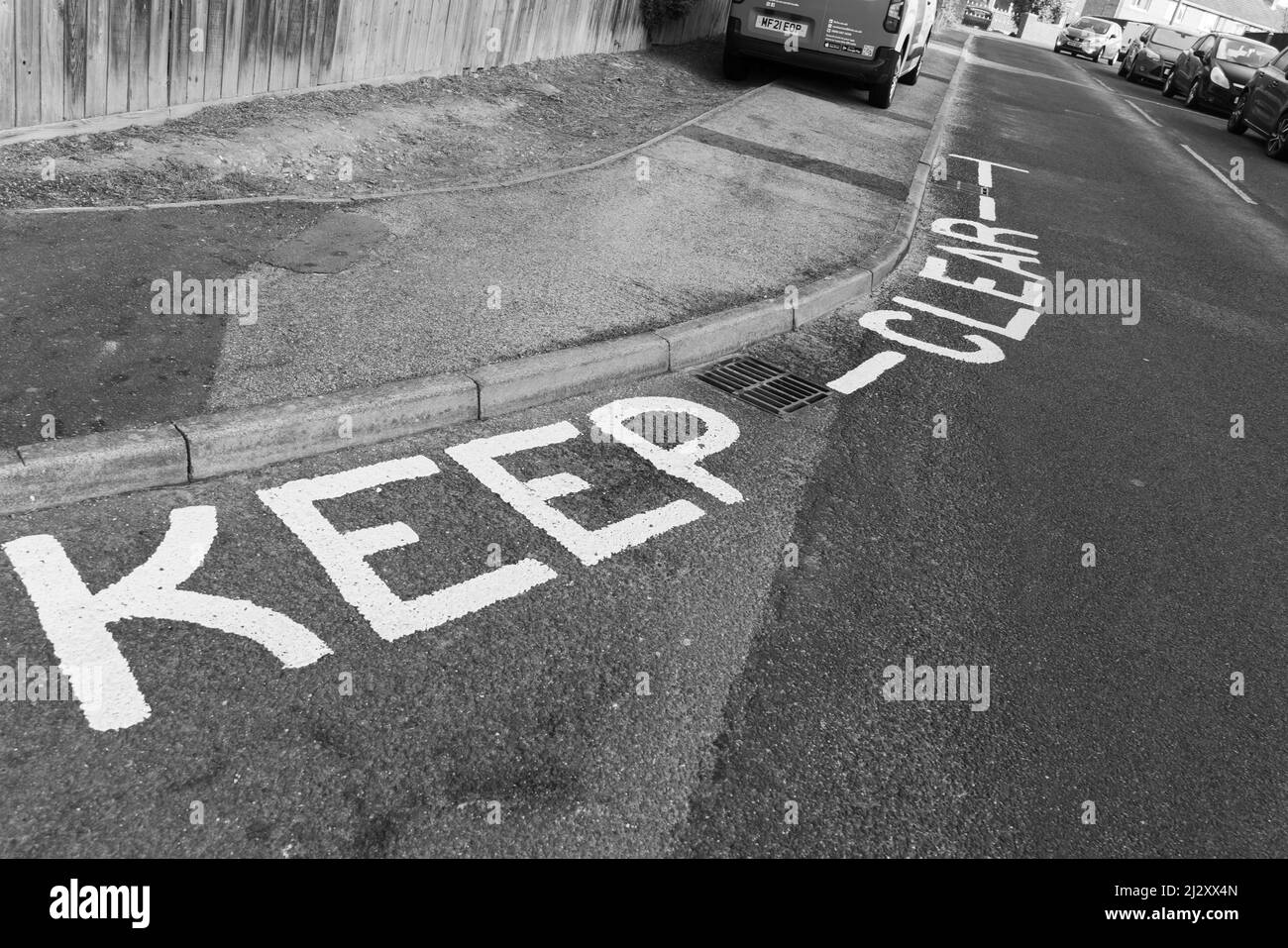 Pas d'attente, pas de stationnement, véhicules, autoriser l'accès, routes latérales, bloque les jonctions, garde à l'écart, garde à l'écart des obstructions, accès requis, juridiquement applicable Banque D'Images