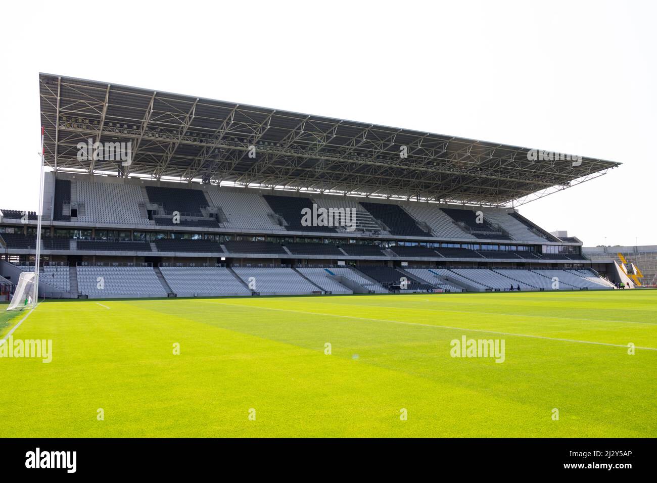 Des rangées de sièges vides pour les stades sportifs Banque D'Images