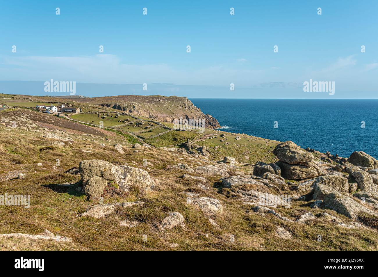 Paysage côtier pittoresque à Lands End, Cornwall, Angleterre, Royaume-Uni Banque D'Images