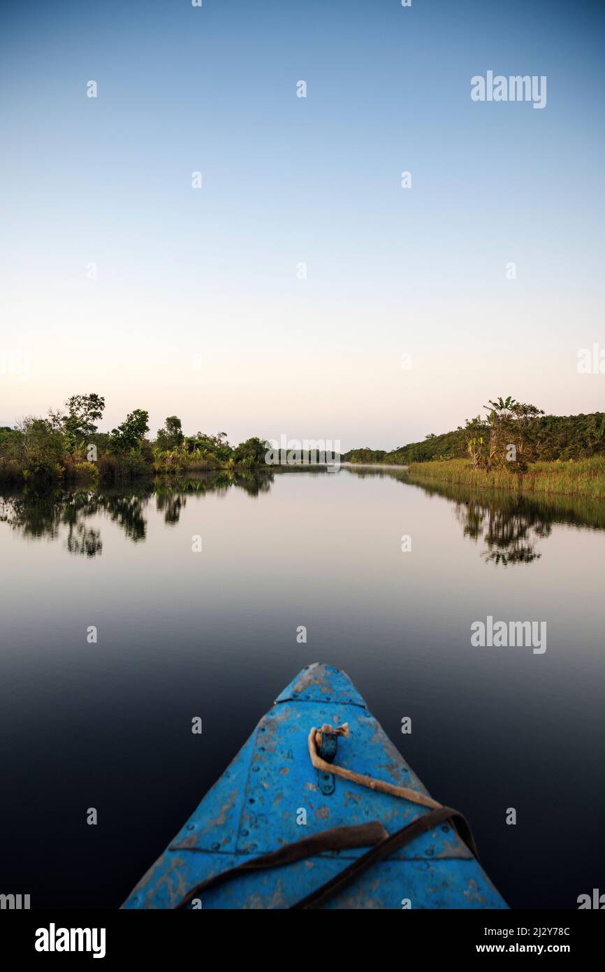 Excursion en bateau à travers le Canal des Pamgalanes, Madagascar, Afrique Banque D'Images