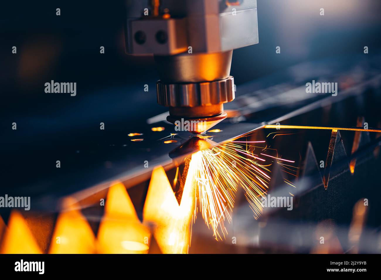 CNC usinage de la métallurgie au laser découpe au plasma de la gravure de métal. Concept contexte technologie industrielle moderne. Banque D'Images