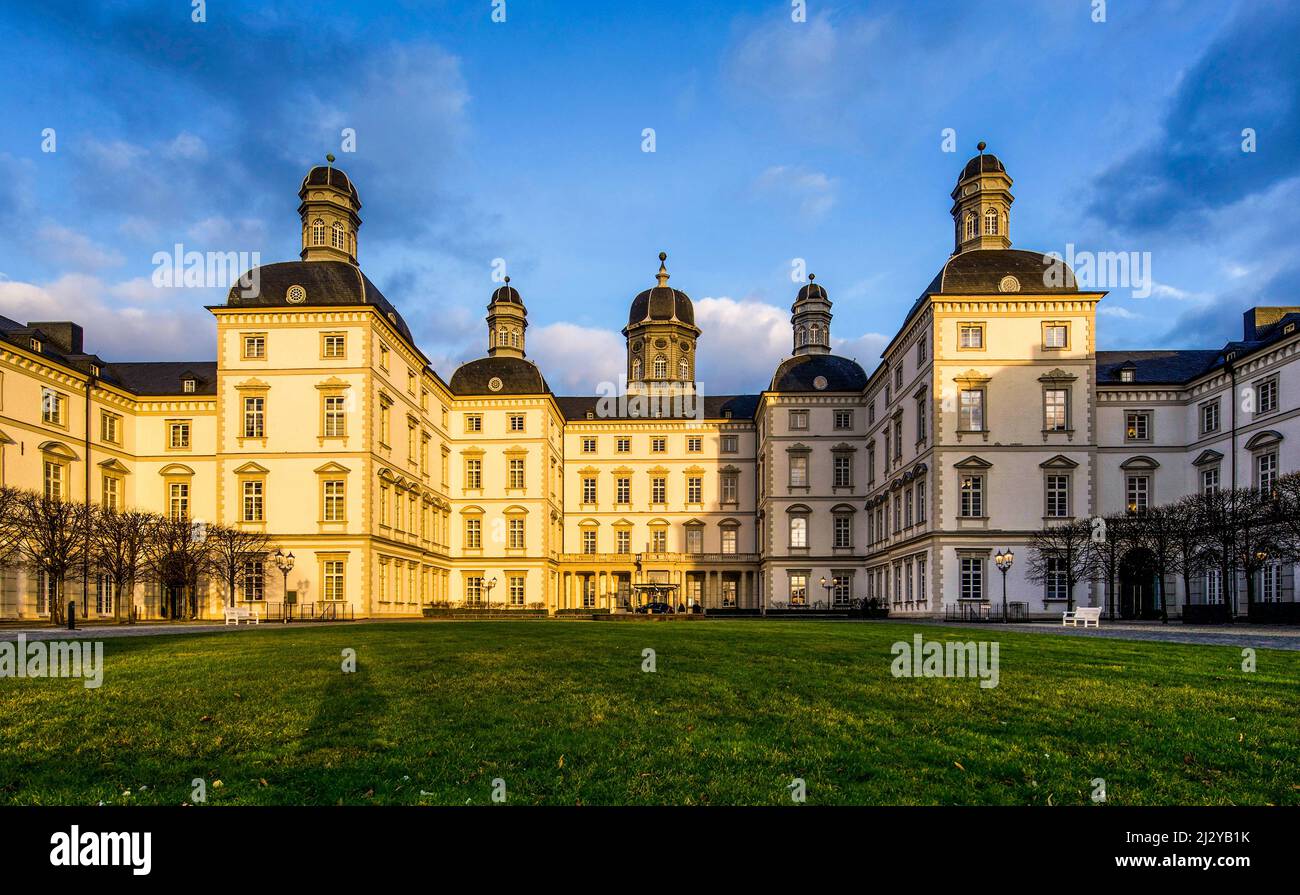 Château de Bensberg dans la lumière du soir, Bergisch Gladbach, Bergisches Land, Rhénanie-du-Nord-Westphalie, Allemagne Banque D'Images