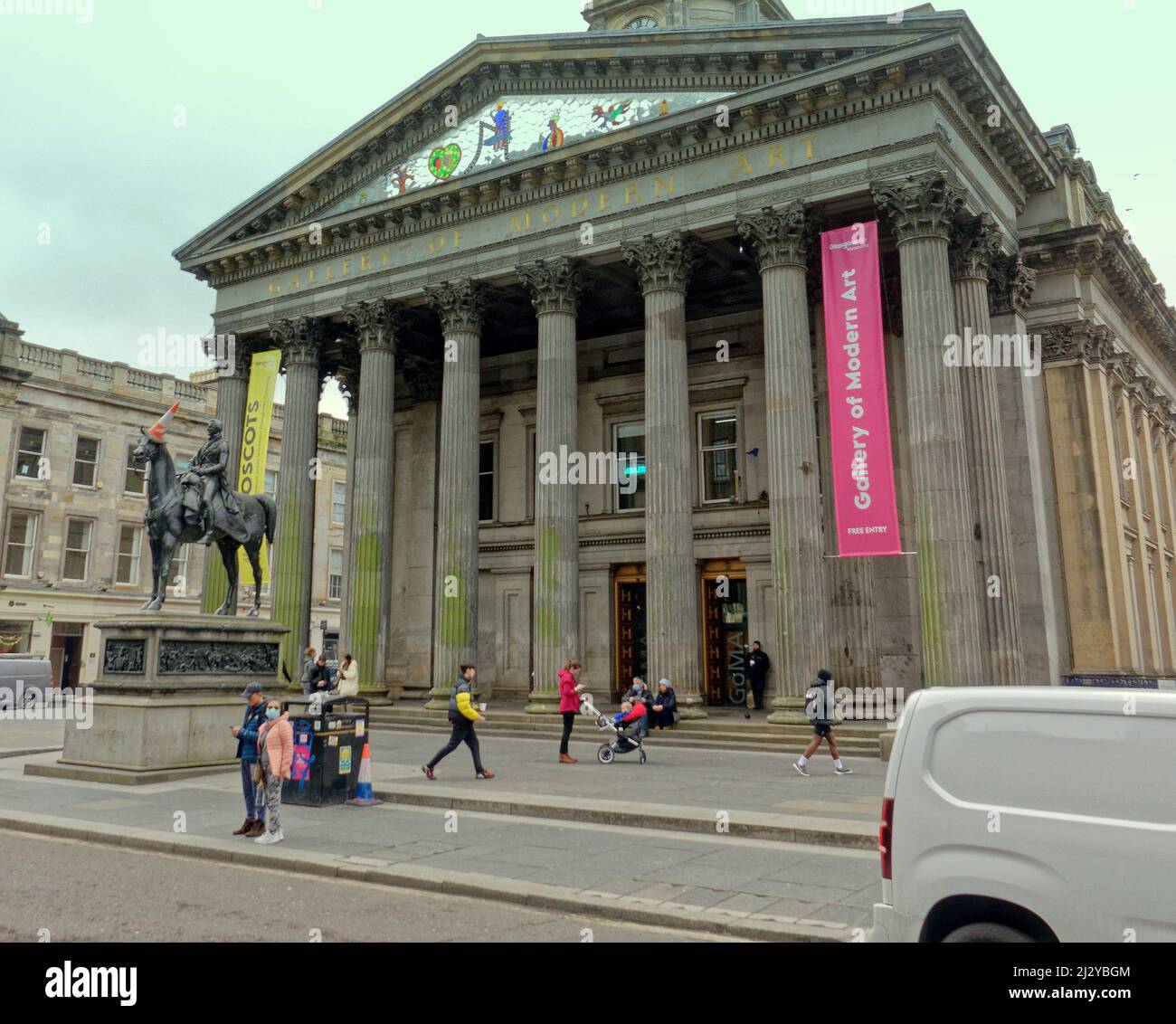 Glasgow, Écosse, Royaume-Uni 4th avril 2022. La Dystopia économique dans la grande rue de la vente au détail comme les magasins proches ou le recours à la vente pour rester ouvert comme les rues peu attrayantes ne font pas grand-chose pour attirer les acheteurs à eux alors que les familles ont du mal à fournir les bases. Crédit Gerard Ferry/Alay Live News Banque D'Images