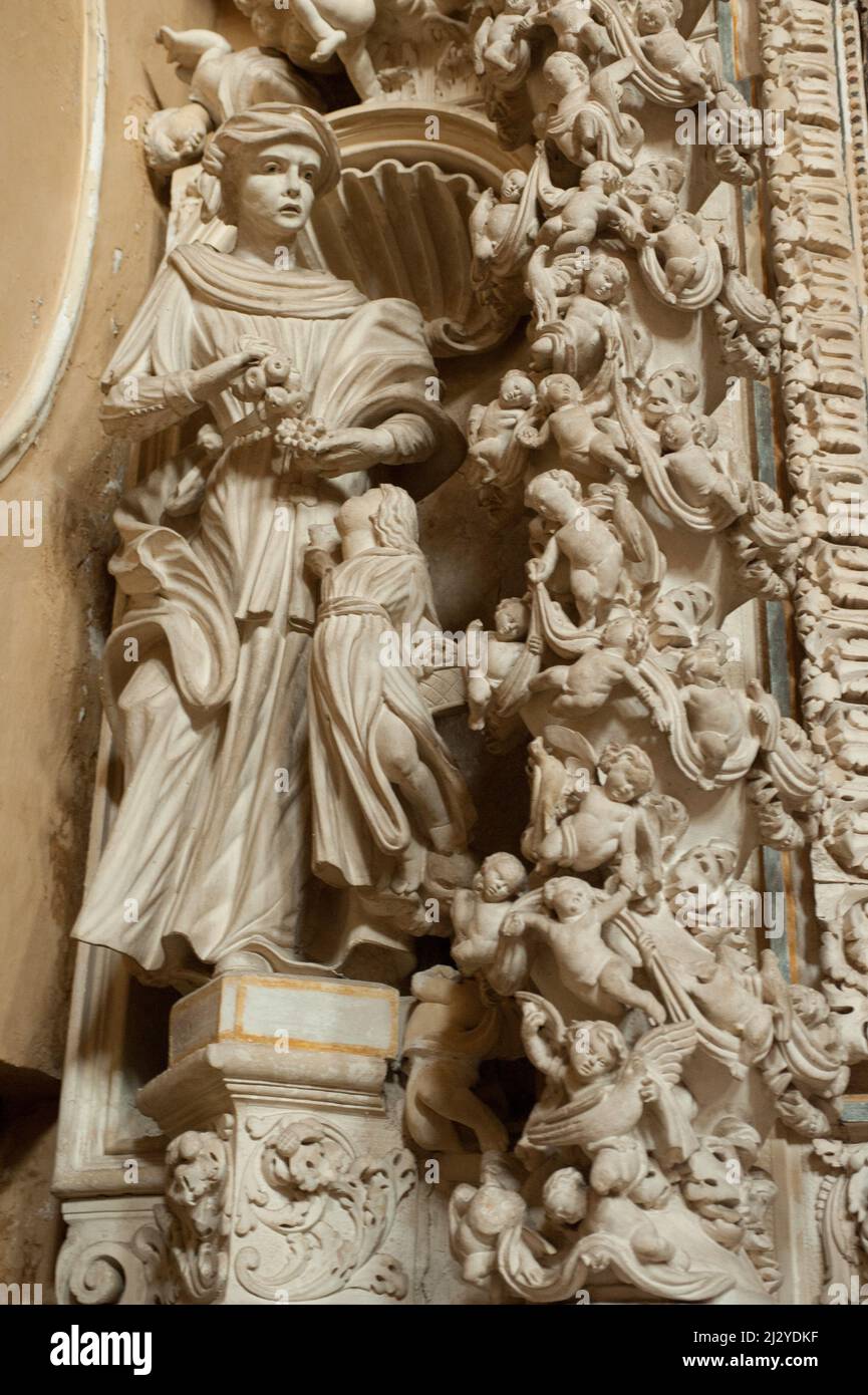 Statue à l'intérieur de l'église de Saint Domenico Banque D'Images