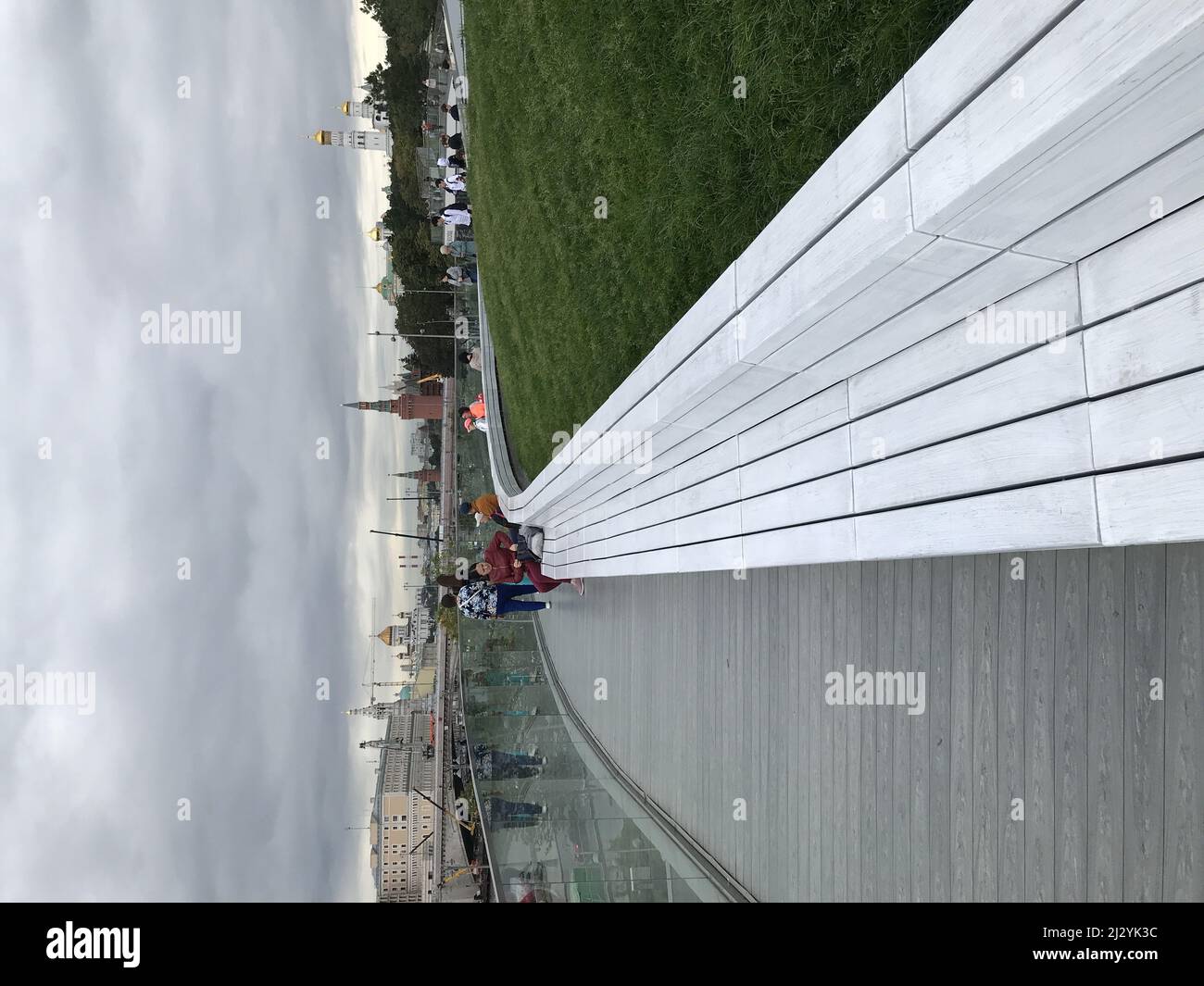 Un cliché vertical du parc Zaryadye dans la ville de Moscou, en Russie Banque D'Images