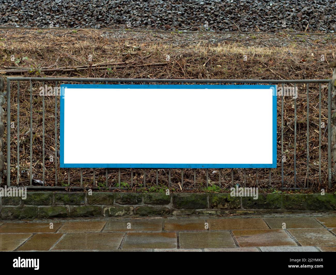 Maquette vierge comme espace de copie pour tester les publicités. Bannière vide pour les événements, les concerts ou un cirque. Modèle pour le marketing extérieur. Banque D'Images