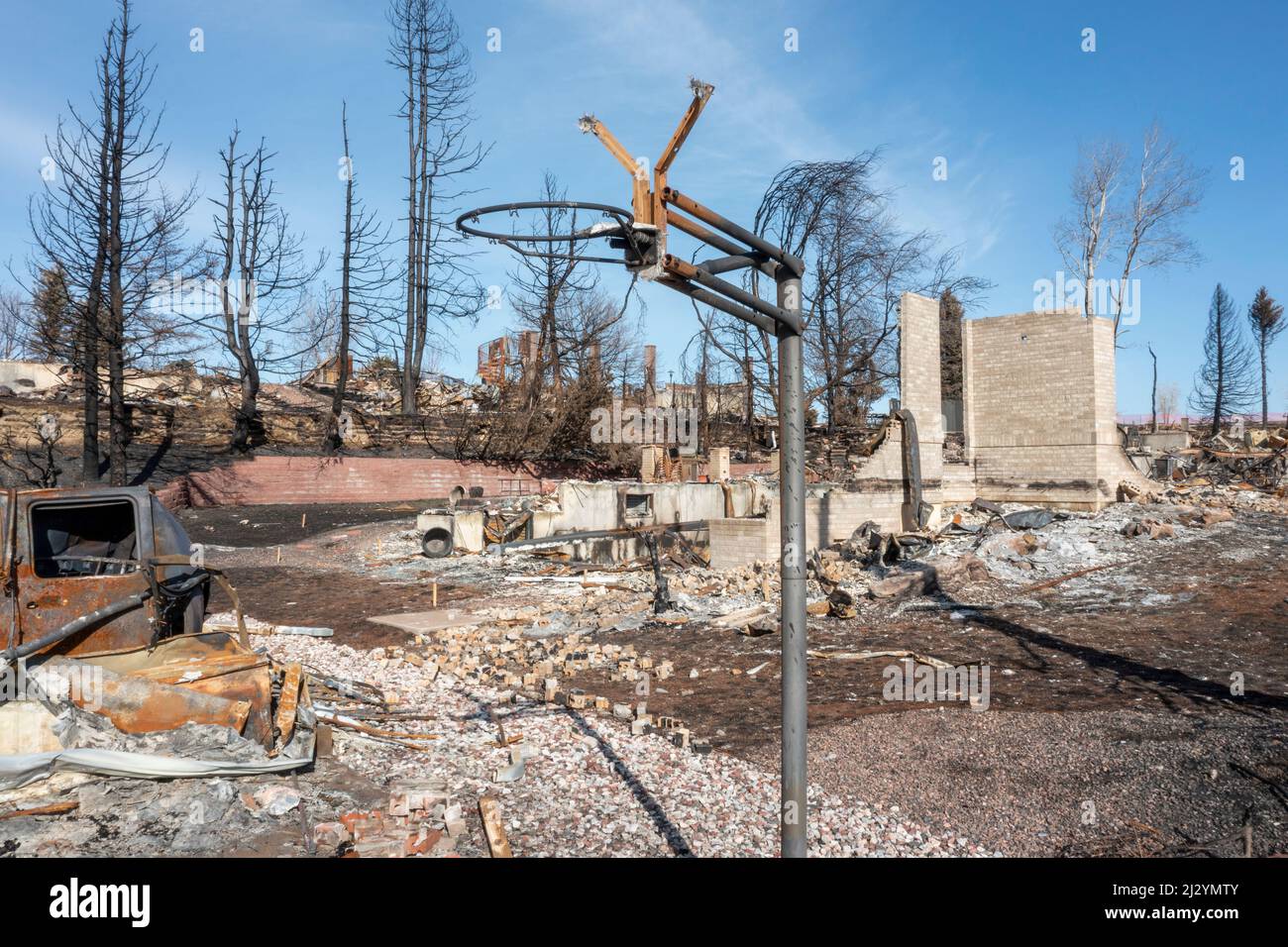 Louisville, Colorado - les vestiges après le Marshall Fire, le feu de forêt le plus destructeur du Colorado, qui a détruit 1 000 maisons en décembre 2021. Le fi Banque D'Images