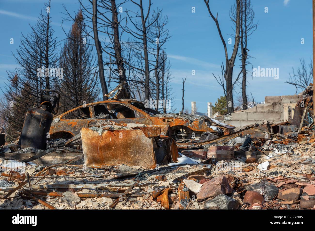 Louisville, Colorado - les vestiges après le Marshall Fire, le feu de forêt le plus destructeur du Colorado, qui a détruit 1 000 maisons en décembre 2021. Le fi Banque D'Images