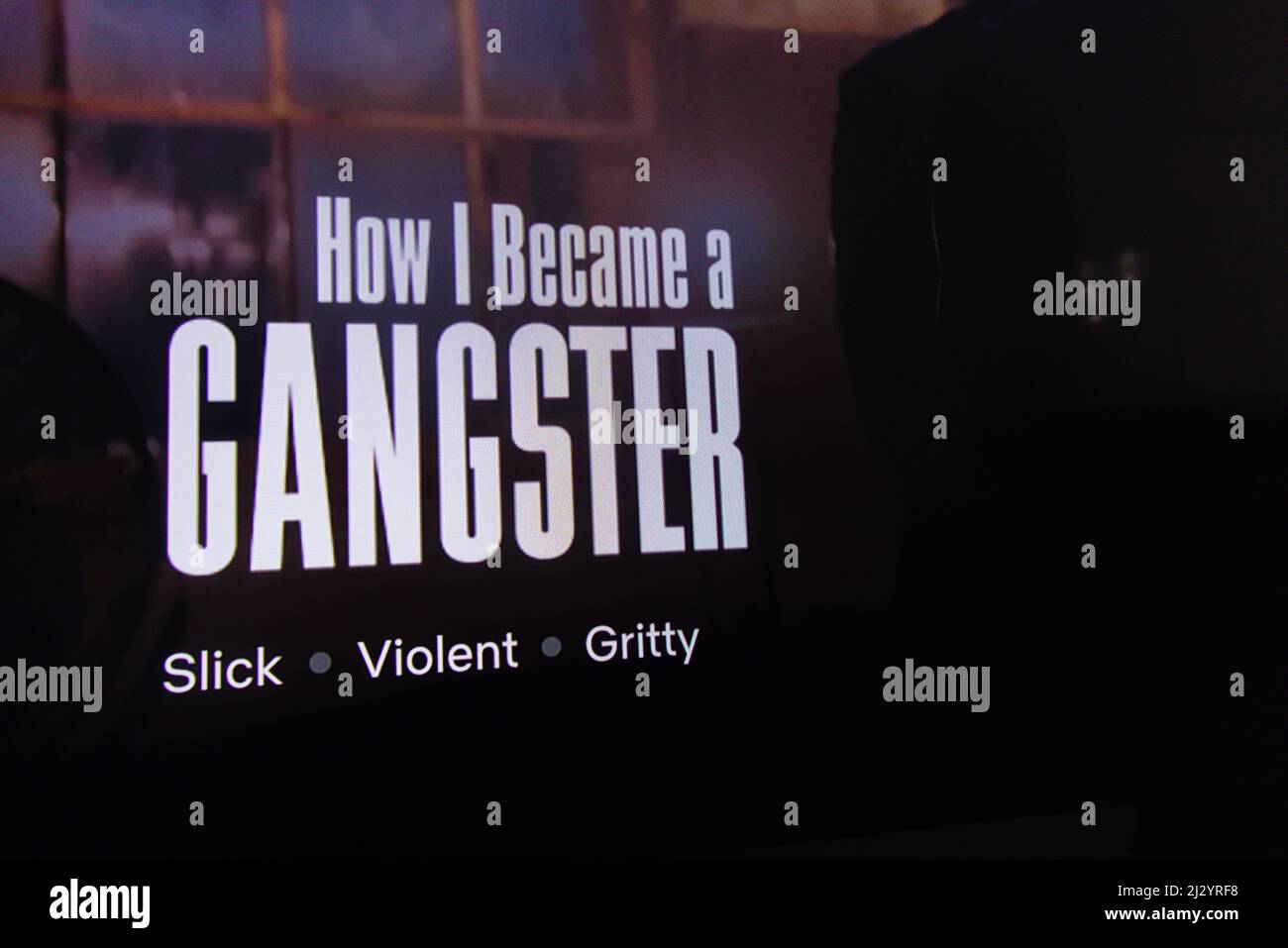 KONSKIE, POLOGNE - 02 avril 2022: La plate-forme Netflix sur écran de télévision montrant comment je suis devenu un film Gangster Banque D'Images