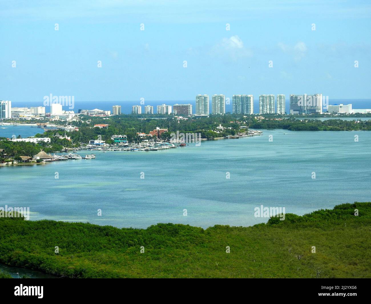 Cancun, Mexique. Zone de l'hôtel, vue depuis le lagon Banque D'Images