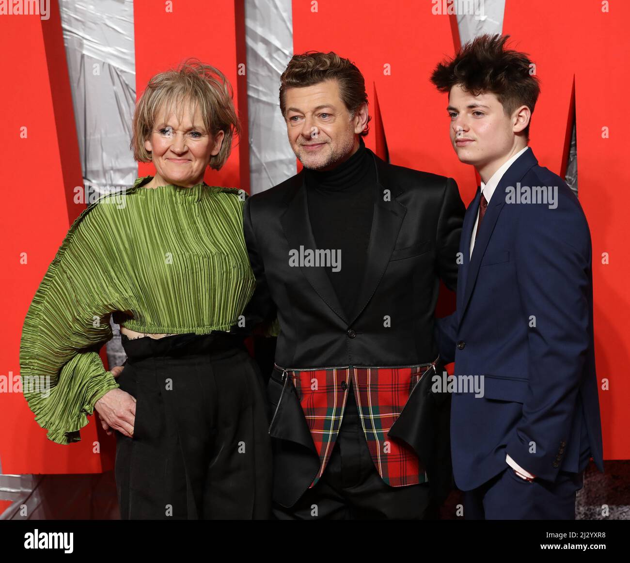 Lorraine Ashbourne, Andy Serkis et Louis Serkis assistent à une projection spéciale du Batman au BFI IMAX Waterloo Banque D'Images