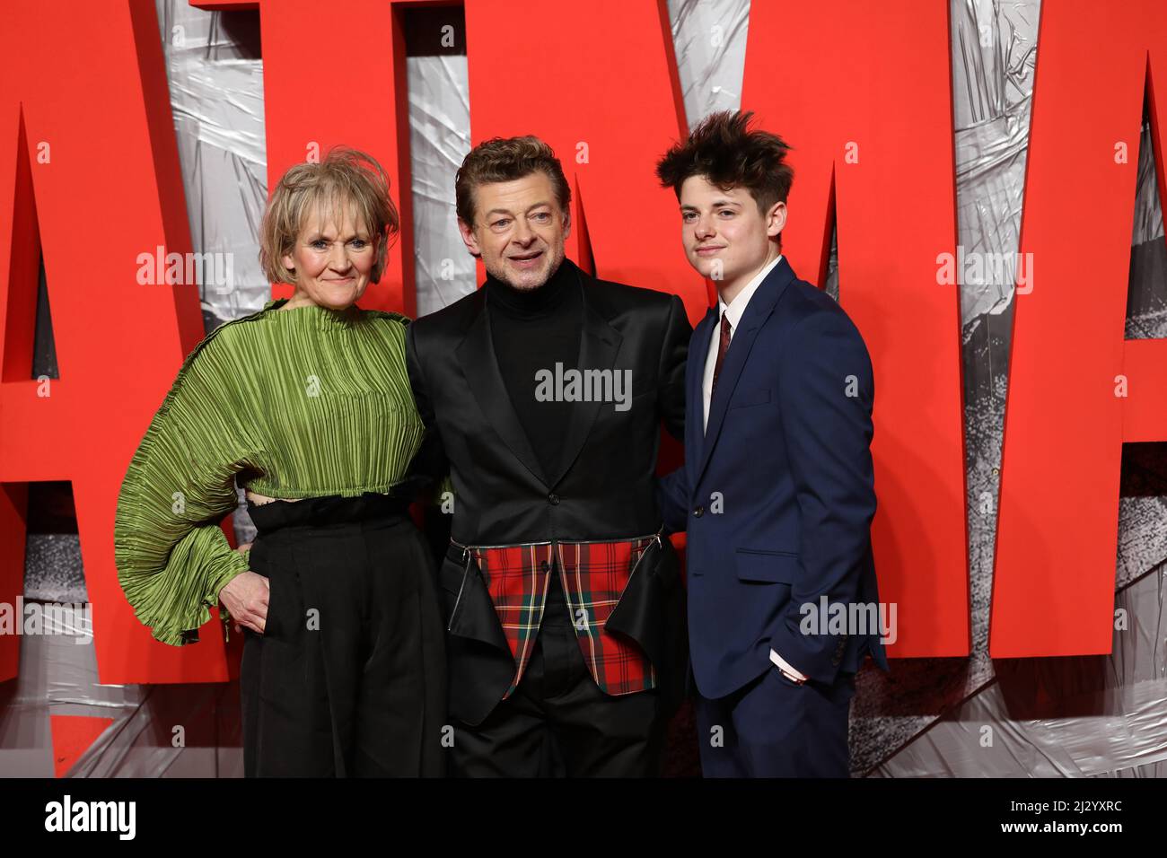 Lorraine Ashbourne, Andy Serkis et Louis Serkis assistent à une projection spéciale du Batman au BFI IMAX Waterloo Banque D'Images