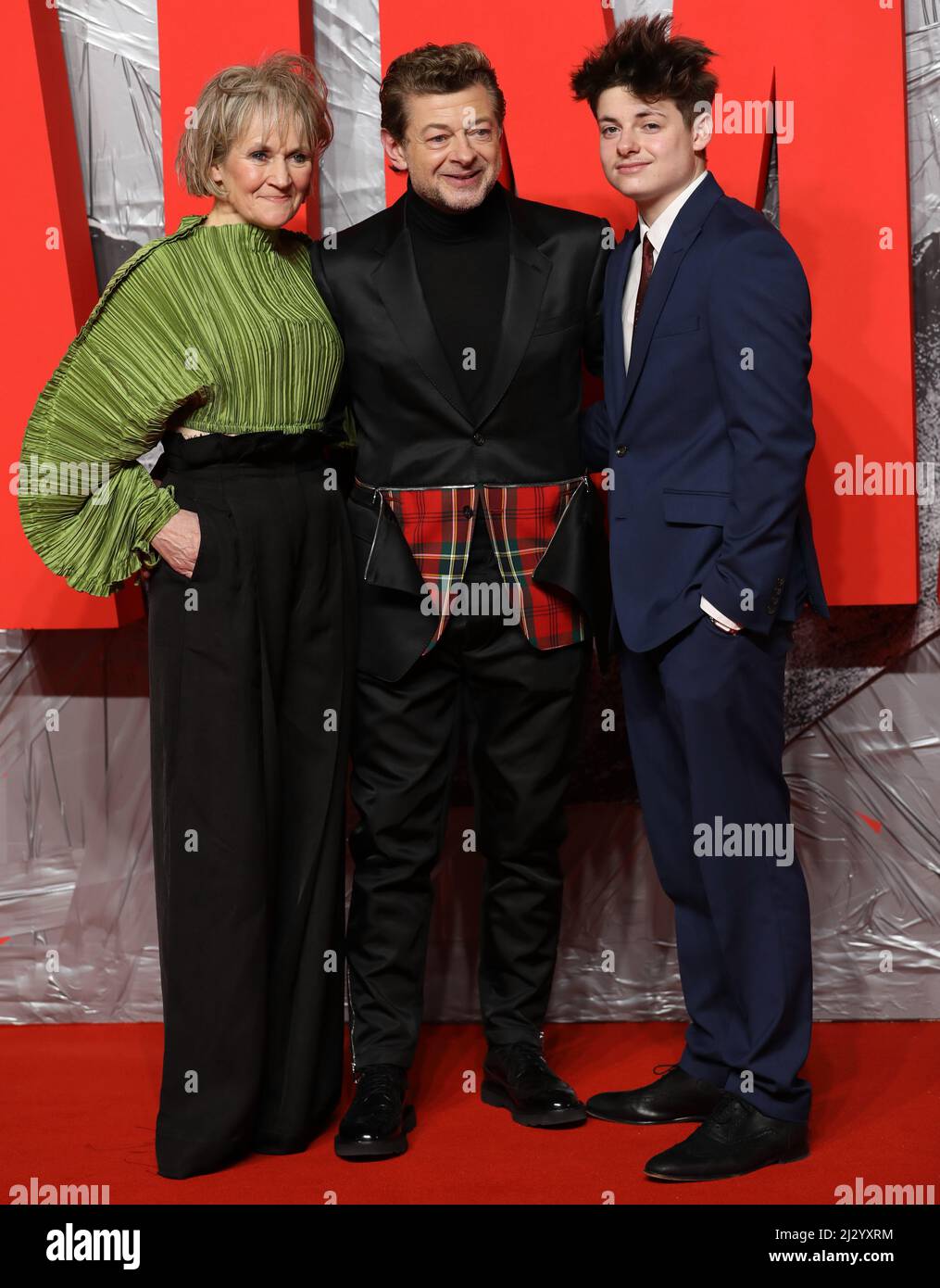 Lorraine Ashbourne, Andy Serkis et Louis Serkis assistent à une projection spéciale du Batman au BFI IMAX Waterloo Banque D'Images