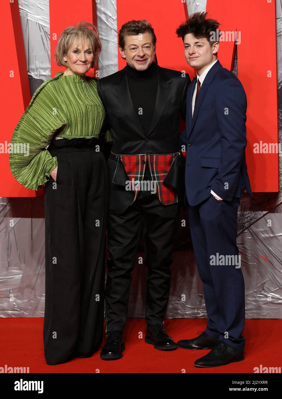 Lorraine Ashbourne, Andy Serkis et Louis Serkis assistent à une projection spéciale du Batman au BFI IMAX Waterloo Banque D'Images