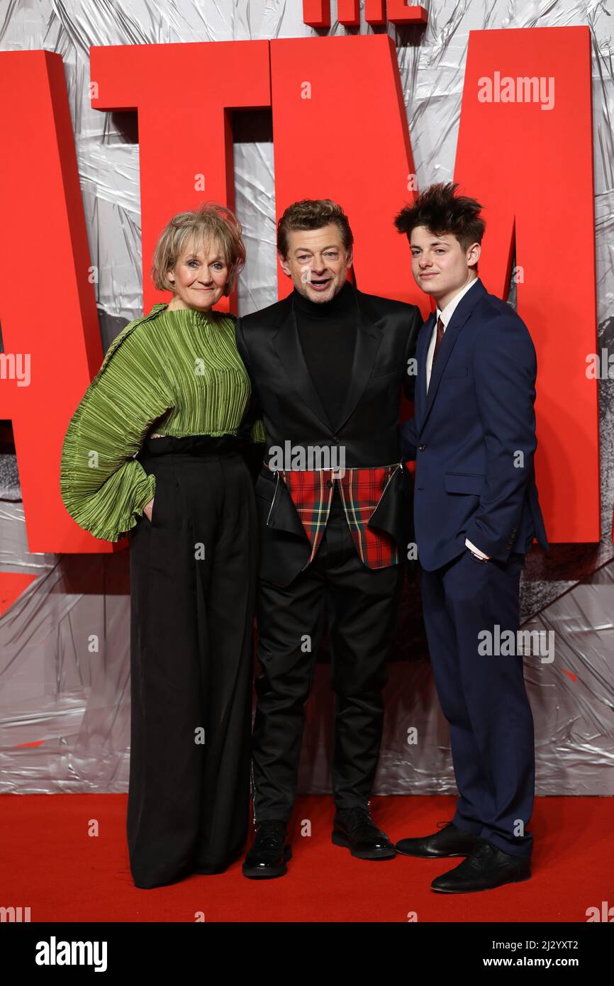 Lorraine Ashbourne, Andy Serkis et Louis Serkis assistent à une projection spéciale du Batman au BFI IMAX Waterloo Banque D'Images