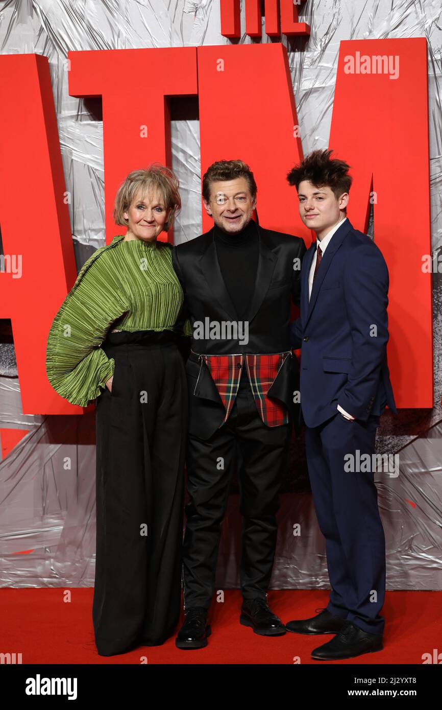 Lorraine Ashbourne, Andy Serkis et Louis Serkis assistent à une projection spéciale du Batman au BFI IMAX Waterloo Banque D'Images