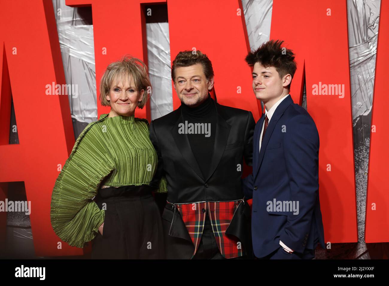 Lorraine Ashbourne, Andy Serkis et Louis Serkis assistent à une projection spéciale du Batman au BFI IMAX Waterloo Banque D'Images